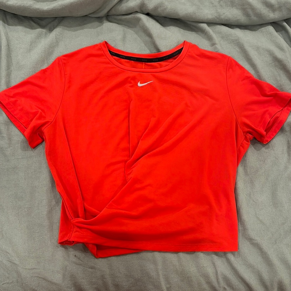 Nike Dri-FIT One Luxe
Women's Twist Cropped Short-Sleeve Top